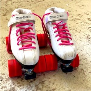 Riedell R3 Cayman Roller Skates EUC size 6